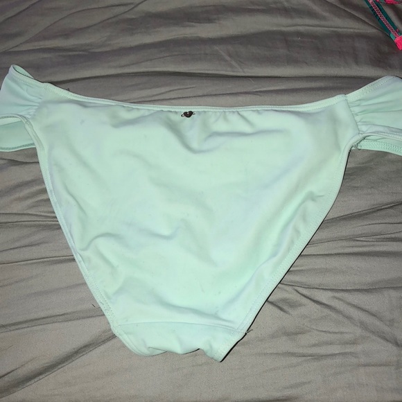 Pink Victoria secret bottoms - Picture 2 of 3